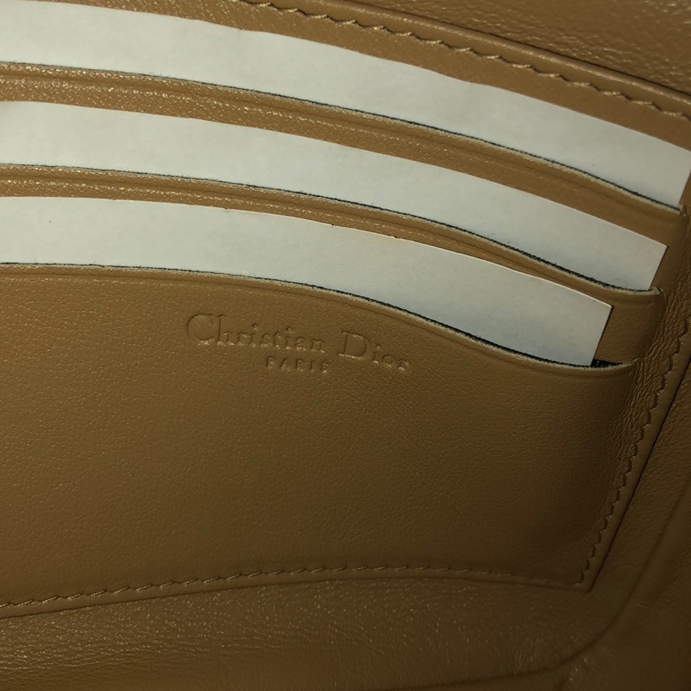 Christian Dior Cream Patent Leather Lock Bag - Picture 4 of 11